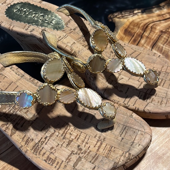 Mystique Mother of Pearl & Gold Cork Wedges.  Sz 8 - Picture 2 of 4